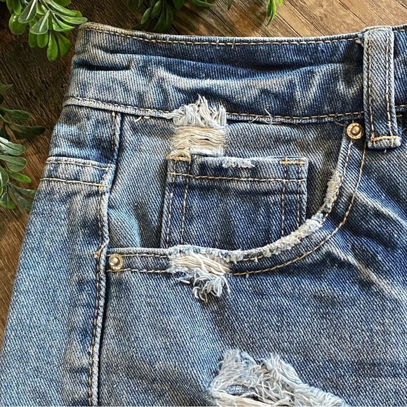 CABI Jean Shorts: High Rise Shorties w/ Black & White Checkered Inner Pockets, 0 - Picture 3 of 12